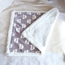 Load image into Gallery viewer, HiFuzzyPet Warm Dog Blanket
